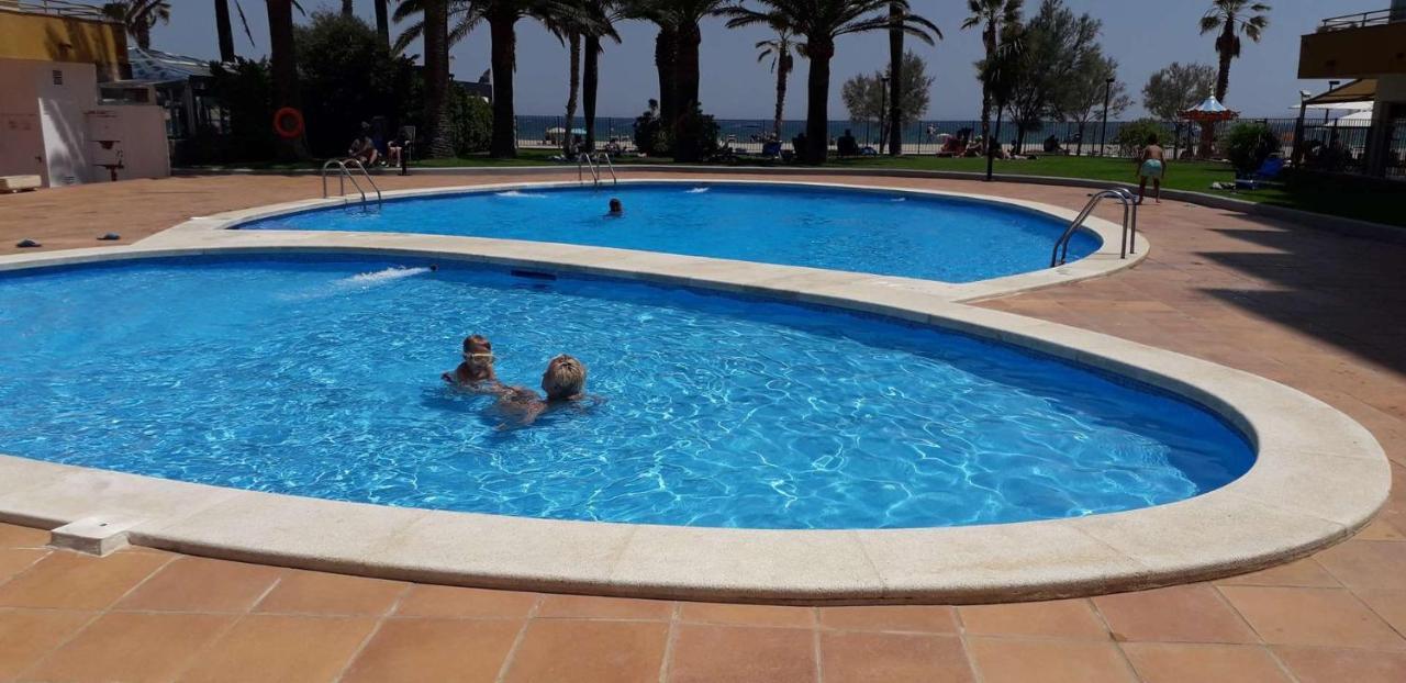 Appartement Premiere Ligne De Mer Avec Piscine Roses Exterior photo